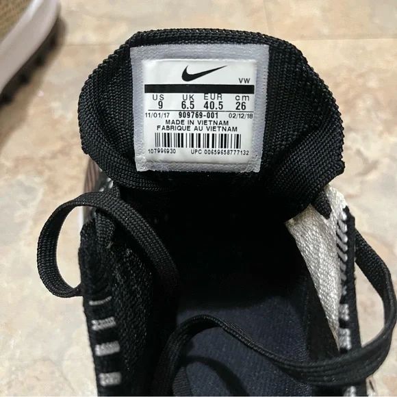 Nike Flyknit Racer - Picture 9 of 9